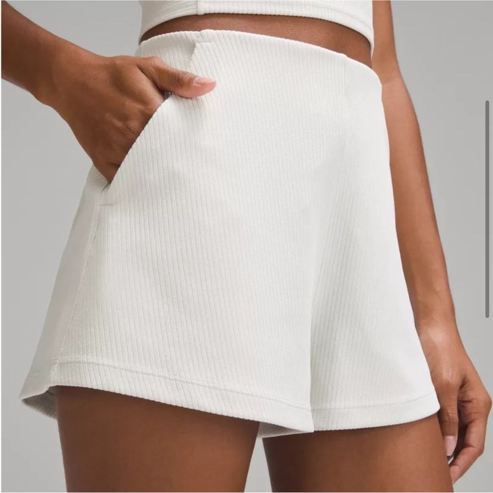 Lululemon athletica ribbed softstream high rise shorts 2” cream bone off white
